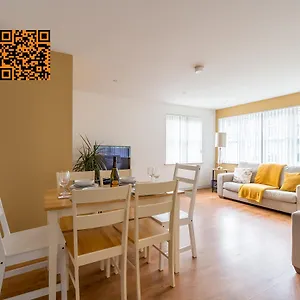Modern 3 Bedroom Apt Near City Centre Parking Included Apartment Belfast