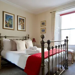 Altido Perfect Location - Stylish 2bd Rose St Apartment Edinburgh